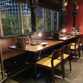 ゆったりとくつろいでお食事を楽しめます