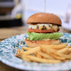 SUNDAY - 料理写真:チェダーバーガー@税込1,185円＋モッツァレラチーズ@税込220円