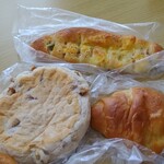 夢乃ブランジェ - アスパラベーコンチーズ、くるみカマンベール、塩パン
