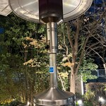 ウエスト青山ガーデン - テラス席のストーブ