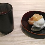 炭火焼うなぎ 金字塔 - 最後に温かいお茶に、デザート、こういうサービスも素敵です