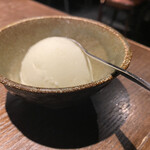 Enya - セットの食後のアイスは数種類から選べるけど
                        柚須シャーベットがサッパリしておいしい｡