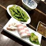 花しずく - 枝豆300円と板わさ400円