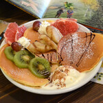 Photo & Cafe KUSANO - フルーツパンケーキはオーダーをいただいてから１枚ずつ丁寧にお焼きします