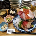 Masu Sara - ランチの全景。これで税込1,500円は素晴らしい！