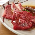 焼肉 ヨコムラ - 黒毛の薩摩牛をロースと特上カルビでいただきます(^.^)精肉店直営なだけにさすがにうまい！