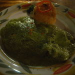 フォンダ・デ・ラ・マドゥルガーダ - PIERNA DE POLLO A LA VERDE 1890円　鳥のもも肉をジューシーにグリルして、クリーミーなグリーントマトソースをかけました。