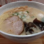 ラーメンとホルモンの店 とん八 - 