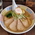 餃子と麺 いせのじょう - 太麺背脂チャーシュー