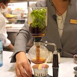 Maison DIA Mizuguchi - サイフォンにオニオンスープを入れ加熱