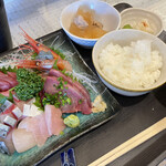 マルカツ - お刺身盛合せ定食　¥1,000