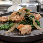 トリワイン ＰＩＫＯＳＨＨＨＵ - ちぢみほうれん草 もも肉のワインビネガー煮 ローマ風カチャトーラ