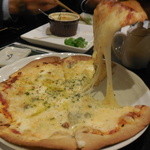 GANCIA 楽 RAKU  - 四種のチーズピザ