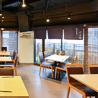 36 seats in total◆Relax in a sophisticated Japanese modern space.