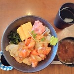 ひびの食堂 - チラシ丼