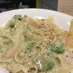 PASTAVOLA 田町本店 - 帆立とアボカドのクリームソースパスタ