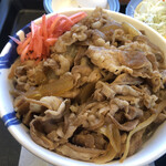 松屋 - 2022/01/18
            牛めしランチ 大盛（生玉子）650円 汁だく
            ✳︎60％お肉増量中