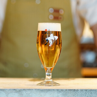 自社醸造・自社直輸入のクラフトビールをご堪能ください！