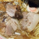 中華そば えもと - チャーシューの感じ
