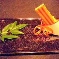 ガストロノミー ジョエル・ロブション - 最初のアミューズのミニホットサンドは蟹クリーム入りであつあつサクサク