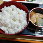 Sajiya - ごはんと、小鉢のミニおでん。