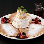 Pancakes berry whip