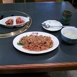 Yakiniku Oofunaen - キムチチャーハン、キムチ２種、牛骨スープ