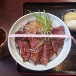 小月庵 - 贅沢ステーキ丼1000円　丼の直径16cm