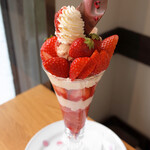 フルーツシェフ - イチゴの日スペシャルパフェ