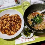 とまと - 日替わりランチ（麻婆丼とラーメン）