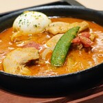 Maikari Shokudou - ごろごろチキンのチリトマトカレー並中辛690円