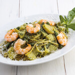 “Genovese” with shrimp and fresh basil