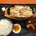 Utsutsu Touge Pakingueria Nobori Sen Sunakku Kona - 豚ニラもやし鉄板炒め定食（順不同)850円