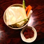 Nikudonya Juwacchi - みそが美味しい、付き出しの野菜スティック