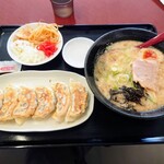 いきいきラーメン食堂 - ランチ 豚骨ラーメン+餃子6個 790円