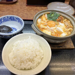 山田うどん - ピリ辛鍋焼きうどんとセットメニューでご飯