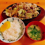 Bikkuri Yakitei - 「鉄板焼定食」1人半前（1,200円）