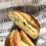 DONQ - 青森りんごのクリームパン ¥249