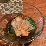 Shunsai Ryouri Kiwa - お通しです。カニと青菜、ワカメのお浸しです。