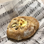 DONQ - 王林とくるみのクリームチーズ仕立て ¥281