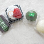 冨士屋本店 - 【2022.01】いちご大福・生クリーム入り(税込280円)