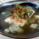 丸藤 - ホルモン豆腐＋一味かけ