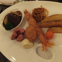 フランス料理 エスカーレ ホテルモントレ仙台 - お子様ランチはスーパーの惣菜盛り合わせ並み