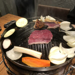 北海道産ひつじ肉炭火兜ひつじ×烤羊肉 - ナカニク