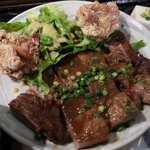 Nikukei Izakaya Nikujuuhachibanya Gotandaten - ・「肉十八番屋定食(¥1300)」のアップ①。