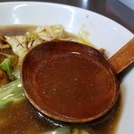 松ちゃんラーメン - まだ醤油スープ。