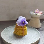 お茶とお花とモンブラン プランツ - 別添えのキャラメルソースかけてみた。更に美味しさup♪