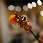 鳥しき - ちょうちん/下に付くのはレバーと、くね打ちの卵管。一口で頂きます