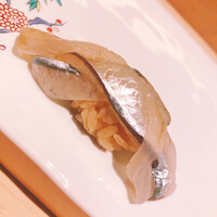寿司割烹 旬はなれ 重絆 - サヨリの握り