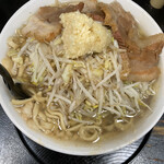 自家製太麺 ドカ盛 マッチョ - ラーメン中　醤油　ヤサイマシ　ニンニクマシ　セアブラマシマシ　730円